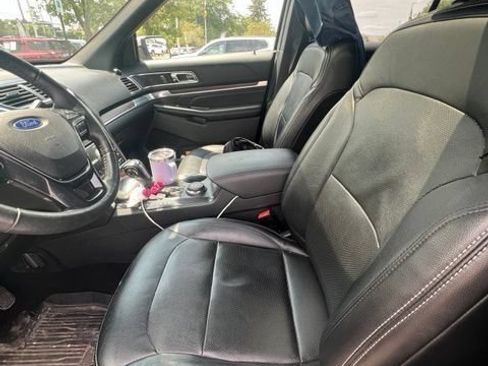 Used 2018 Ford Explorer Limited w/ Equipment Group 301A AWD/4WD image 4