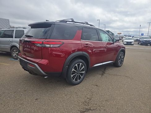 New 2026 Nissan Pathfinder Platinum image 7