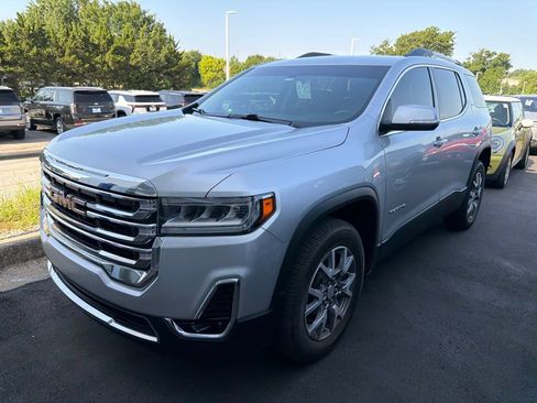 Used 2020 GMC Acadia SLT FWD image 2