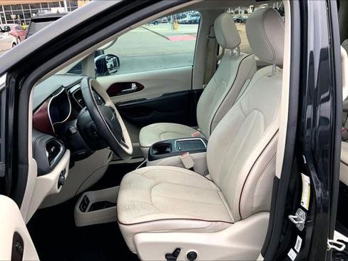 Certified 2019 Chrysler Pacifica Limited image 7