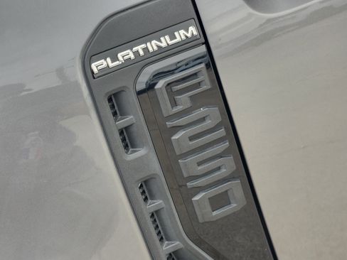 Used 2025 Ford F250 Platinum AWD/4WD image 12