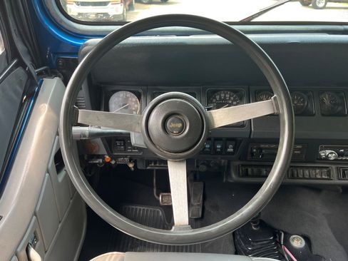 Used 1991 Jeep Wrangler Islander image 22