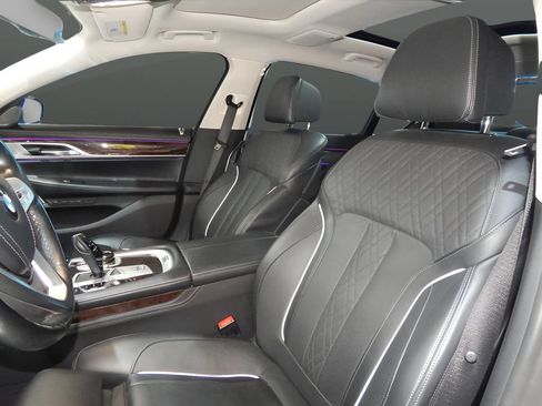 Used 2021 BMW 750i xDrive w/ Executive Package AWD/4WD image 16