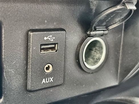 Used 2017 Nissan Titan Platinum Reserve image 38