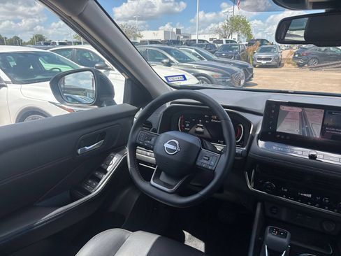 Used 2026 Nissan Rogue SL FWD image 37