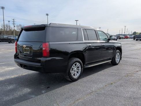 Used 2020 Chevrolet Suburban LT image 3