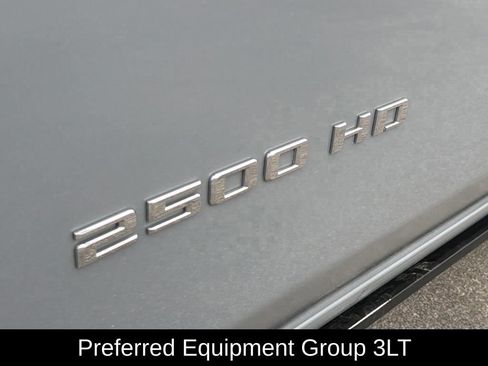 Used 2024 Chevrolet Silverado 2500 ZR2 w/ Technology Package AWD/4WD image 3