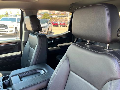 Used 2025 GMC Sierra 1500 SLT AWD/4WD image 17