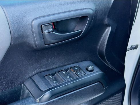 Used 2021 Toyota Tacoma SR w/ SR Convenience Package image 20