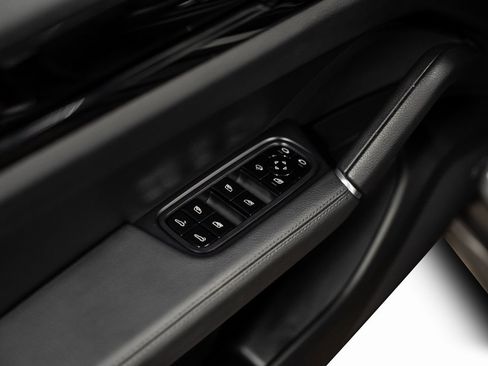 Used 2021 Porsche Cayenne Coupe image 63