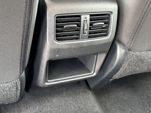 Used 2025 Nissan Rogue S FWD image 18
