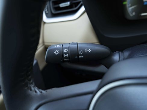 Used 2025 Toyota RAV4 Limited image 23