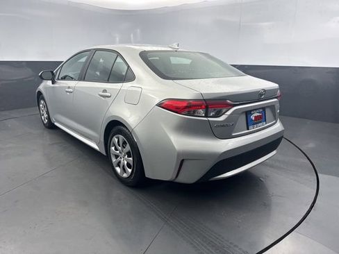 Used 2022 Toyota Corolla LE image 5