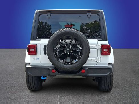 Used 2023 Jeep Wrangler Unlimited Sahara AWD/4WD image 5