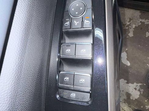 Used 2022 Nissan Pathfinder Platinum w/ Cargo Package AWD/4WD image 39