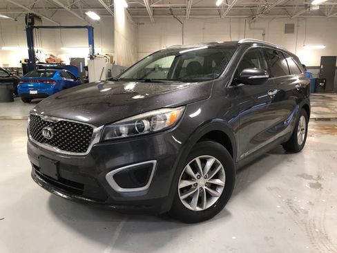 Used 2018 Kia Sorento LX image 1