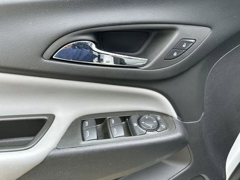 Certified 2023 Chevrolet Equinox LS FWD image 17