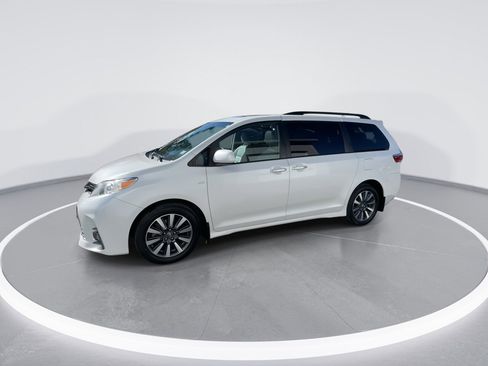 Used 2020 Toyota Sienna XLE w/ XLE Navigation Package AWD/4WD image 9