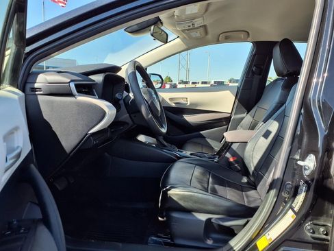 Used 2021 Toyota Corolla LE w/ LE Convenience Package FWD image 19