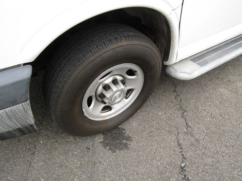 Used 2020 Chevrolet Express 2500 w/ Driver Convenience Package RWD image 28