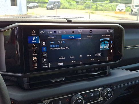 Used 2025 Jeep Gladiator Sport AWD/4WD image 16