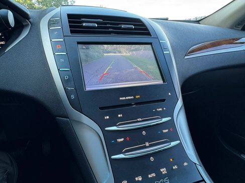 Used 2013 Lincoln MKZ FWD image 21