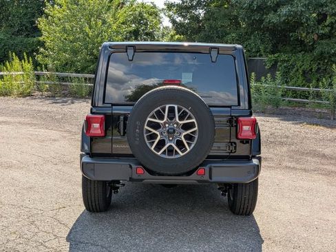 New 2026 Jeep Wrangler Unlimited Sahara w/ Safety Group AWD/4WD image 4