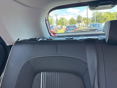 Used 2023 Hyundai Venue Limited image 23