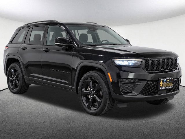 Used 2023 Jeep Grand Cherokee Altitude AWD/4WD image 2