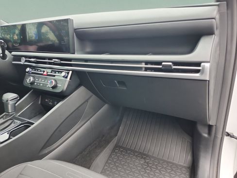 Certified 2025 Hyundai Santa Cruz SE FWD image 19