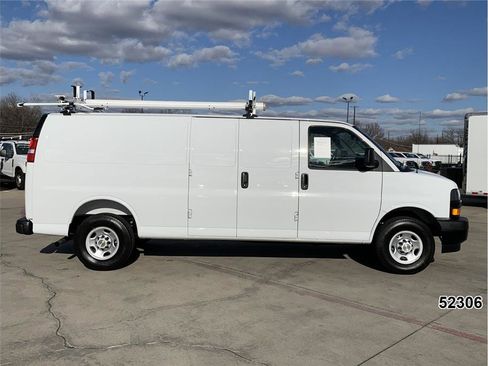 Used 2025 Chevrolet Express 2500 Extended w/ Communications Package image 5