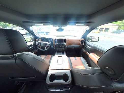Used 2019 Chevrolet Silverado 1500 High Country w/ Technology Package AWD/4WD image 32