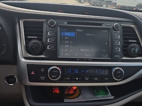 Used 2018 Toyota Highlander XLE AWD/4WD image 15