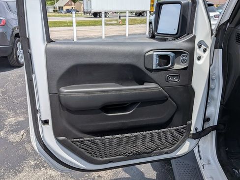 Used 2021 Jeep Wrangler Unlimited Sahara AWD/4WD image 15