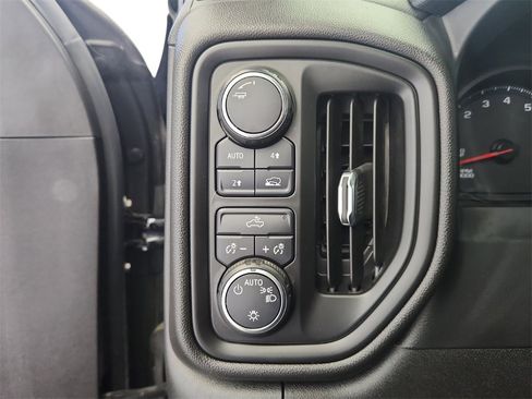 Used 2020 Chevrolet Silverado 1500 Custom w/ Custom Value Package image 27