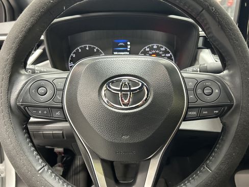 Used 2025 Toyota Corolla SE w/ Convenience Package FWD image 18