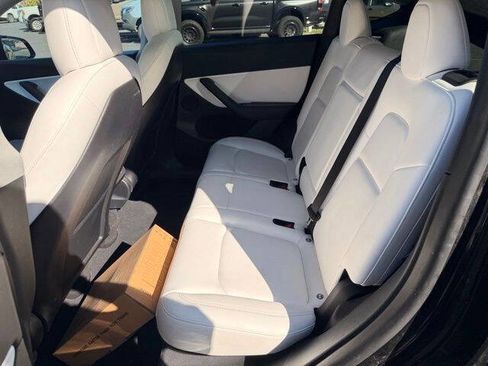 Used 2022 Tesla Model Y Long Range AWD/4WD image 9