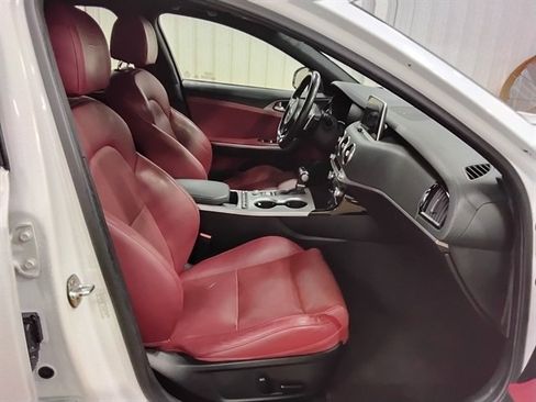 Used 2018 Kia Stinger GT1 RWD image 14