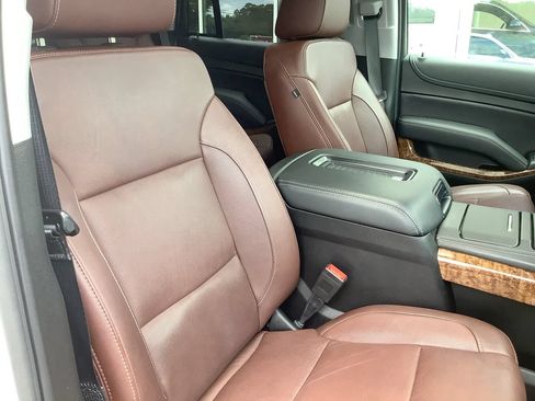 Used 2020 Chevrolet Tahoe Premier w/ Premier Plus Edition RWD image 32