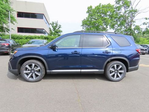 New 2025 Honda Pilot Touring image 3