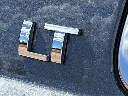 Used 2020 Chevrolet Suburban LT AWD/4WD image 24