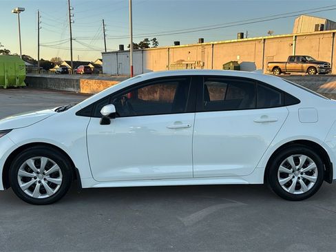 Used 2023 Toyota Corolla LE image 4