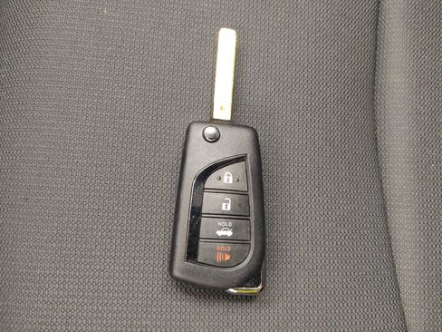 Used 2022 Toyota Corolla LE FWD image 32