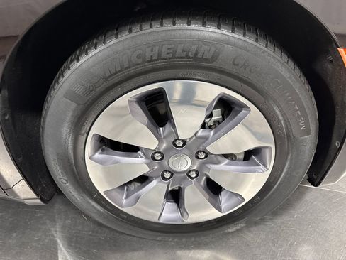 Used 2018 Chrysler Pacifica Limited w/ Advanced Safetytec Group FWD image 14