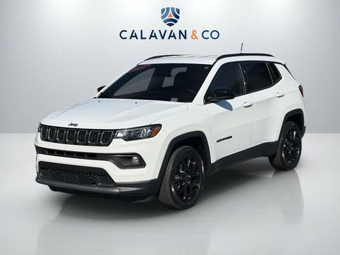 Used 2025 Jeep Compass Latitude w/ Altitude Special Edition AWD/4WD image 3