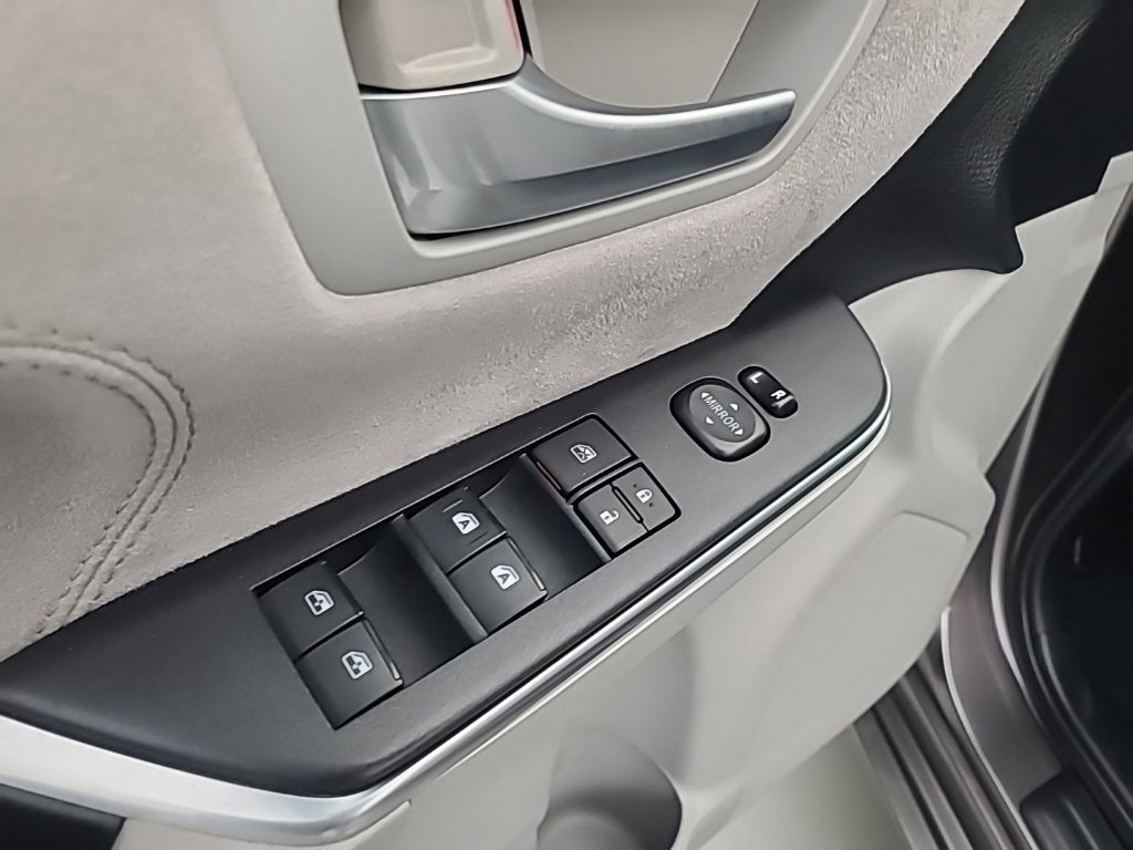 Used 2015 Toyota Camry XSE FWD image 23