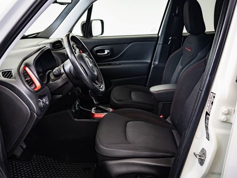 Used 2022 Jeep Renegade Trailhawk image 19