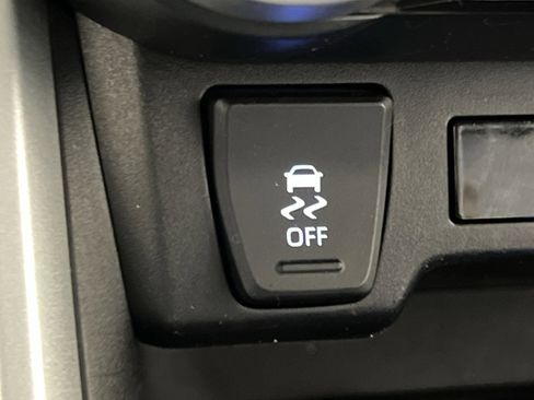 Used 2022 Toyota RAV4 XLE image 32