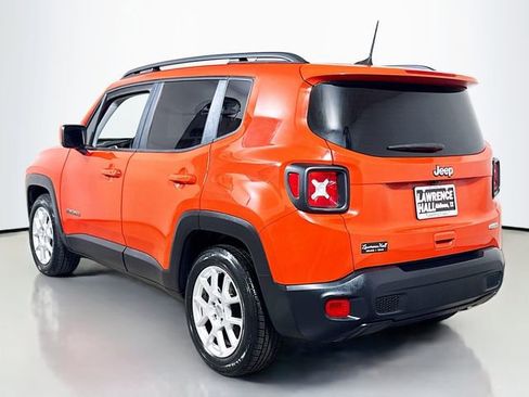 Used 2021 Jeep Renegade Latitude FWD image 6