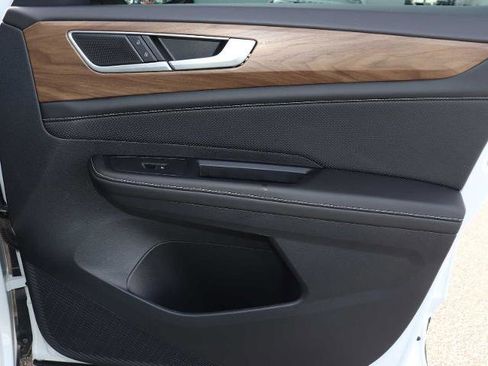 Used 2025 Volkswagen Atlas SE image 25